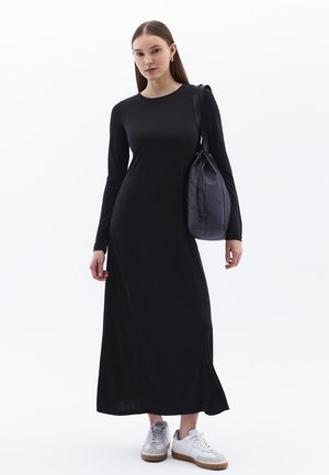 MIT LANGER ARMELFORM - Jersey dress - black