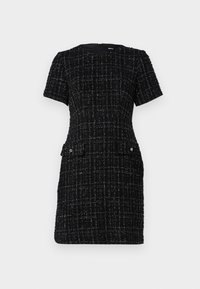 Svart strukturerad klänning med korta ärmar, textil med en rutmönster, som har två framfickor och knappar i guldfärg.