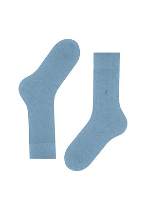 Coppia di calzini blu a metà polpaccio con sottili macchie verdi, un calzino piatto e l'altro curvo per mostrare forma e texture.