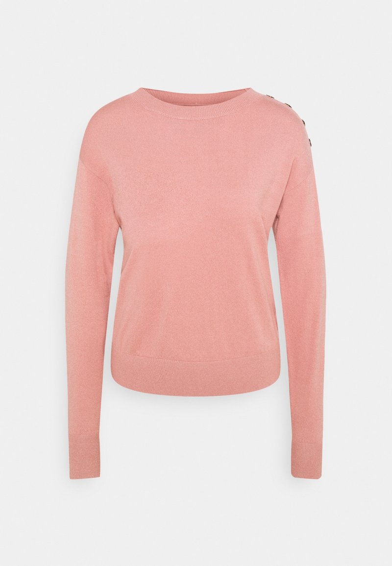 Pull rose clair à manches longues avec col rond et détails de boutons sur l'épaule gauche, poignets et ourlet côtelés.
