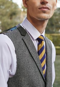 Next TRIMMED DONEGAL WAISTCOAT - Jakkesæt veste - grey