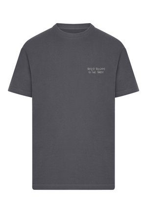 Mister Tee, NEVER TOO LATE TO THE PARTY TEE - T-shirts print - magnet