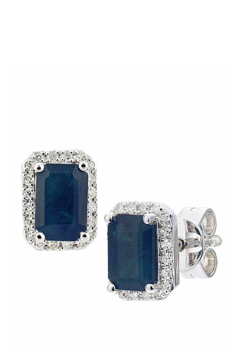 Gemas rectangulares azules rodeadas por un halo de pequeñas piedras claras, montadas en un marco de metal tono plateado con cierres de presión.
