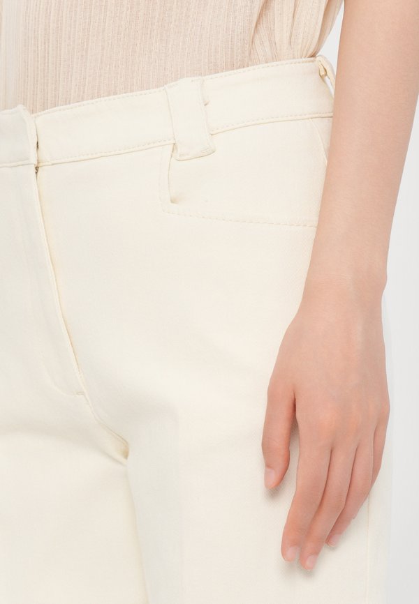 ADORNI - Trousers - sahne4