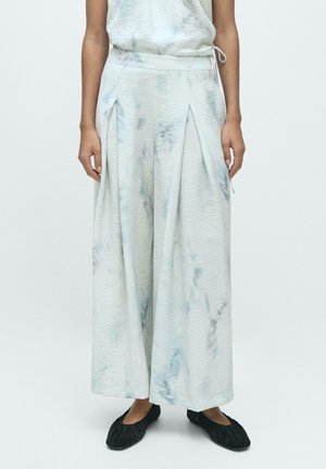 Massimo Dutti, PRINTED TROUSERS WITH PLEAT DETAILS - Pantalon classique - light blue