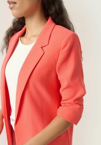 Soaked in Luxury SHIRLEY - Kratka jakna - hot coral