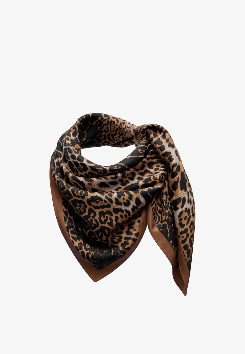 Écharpe en soie à motif léopard dans des tons marron, noir et beige, pliée en forme triangulaire ample.