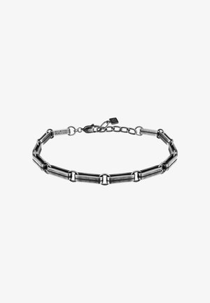 Bracciale in metallo con collegamenti allungati e finitura nera opaca. Include una chiusura a artiglio e catena regolabile per la misura.