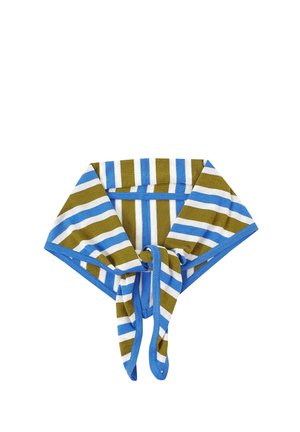 Foulard rayé avec des rayures horizontales bleues, blanches et vert olive, noué à l'avant avec un bord bleu.