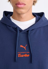 Puma GRAPHIC HOODIE - Φούτερ με κουκούλα - club navy