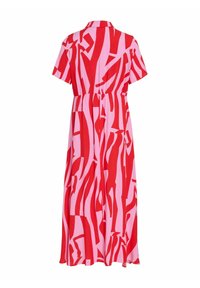 Robe longue à manches courtes et col, avec des rayures abstraites rouges sur fond rose, vue de dos.