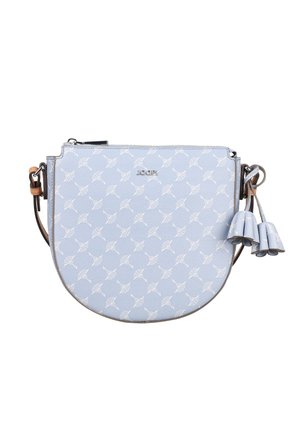 Borsa a tracolla rotonda, azzurro chiaro, con superficie testurizzata, motivo astratto bianco, dettagli in pelle e nappina. Chiusura con zip.