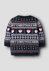 Maglione di Natale a maglia blu navy con volti di Babbo Natale, alberi di Natale, fiocchi di neve e testo "BUON NATALE" in bianco e rosso. Maniche corte.