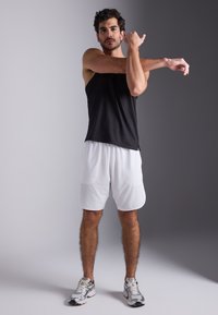 Pier One Sport LONGER FIT QUICK-DRYING SPORTS SHORTS - Calções desportivos - white