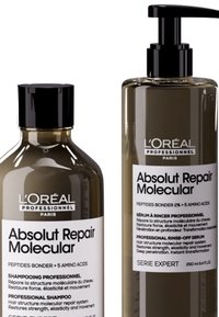 Twee L'Oréal Professionnel flessen: een donkere glazen shampoo fles met een zwarte dop en een serumfles met pompdispenser, beide gelabeld "Absolut Repair Molecular."