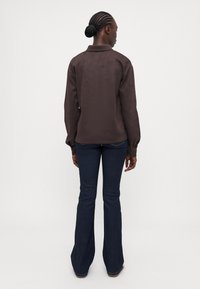 ONLY Tall ONLRINEA BUTTON SHIRT - Overhemdblouse - chocolate torte