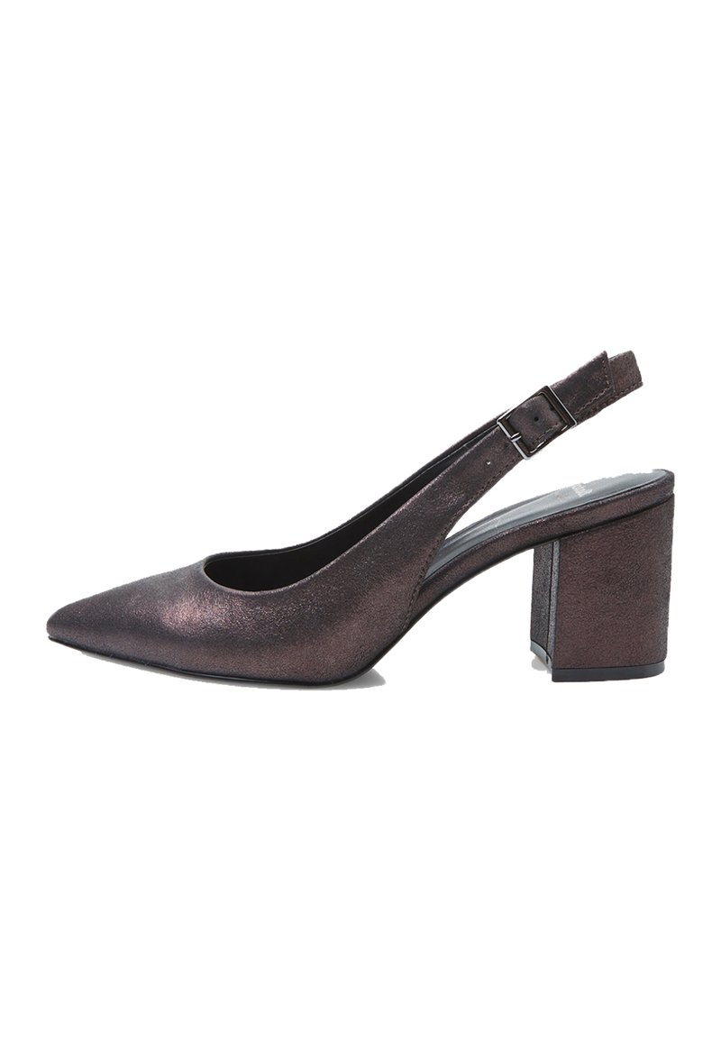 Scarpa con tacco a slingback in marrone metallico scuro, punta affusolata, tessuto texturizzato, tacco a blocco, cinturino alla caviglia con fibbia regolabile.
