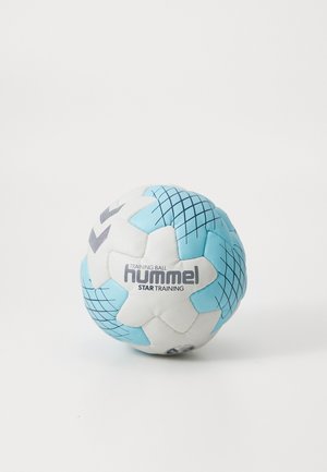 Training bal van synthetisch materiaal, met een blauw-wit ontwerp, geometrische patronen en de tekst "hummel STAR TRAINING" gedrukt.