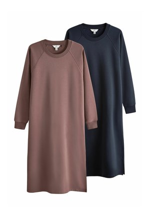 Lange, legere Kleider mit Rundhalsausschnitt in Braun und Marineblau, aus weichem Stoff, mit gerippten Bündchen und seitlichen Schlitzen am Saum.