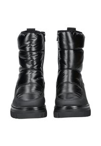 Botas de invierno negras y acolchadas con una textura suave y brillante. Cuentan con un caña alta, cierre de cremallera lateral y una suela gruesa y resistente.