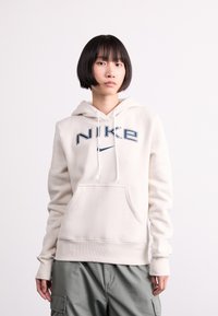 Nike Sportswear LOGO - Ikdienas džemperis - light orewood brown/white/armory navy