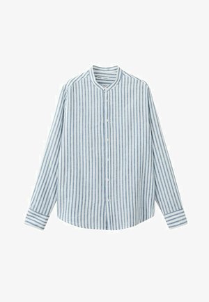 Chemise à manches longues avec boutons, à rayures verticales bleu clair et blanches, col mandarin, étalée à plat sur un fond blanc.