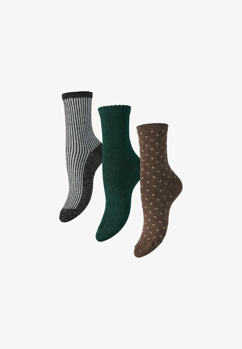 Tres pares de calcetines: uno gris con rayas, uno verde oscuro liso con un borde festoneado, y uno marrón con lunares claros. Material tejido y acogedor.