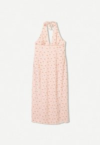 Vestido halter rosa claro con un profundo escote en V, corsé fruncido y un patrón floral. Confeccionado en una tela suave con una silueta fluida.