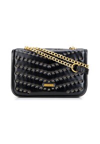 Czarna torebka z teksturowanej skóry z złotymi ćwiekami, łańcuszkowym paskiem i złotym okuciem. Posiada zamek błyskawiczny i logo na przodzie.
