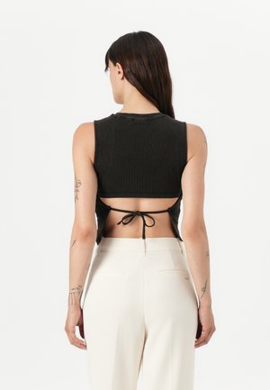 GO OPEN BACK SCRIPT TEE - Topper - jet black