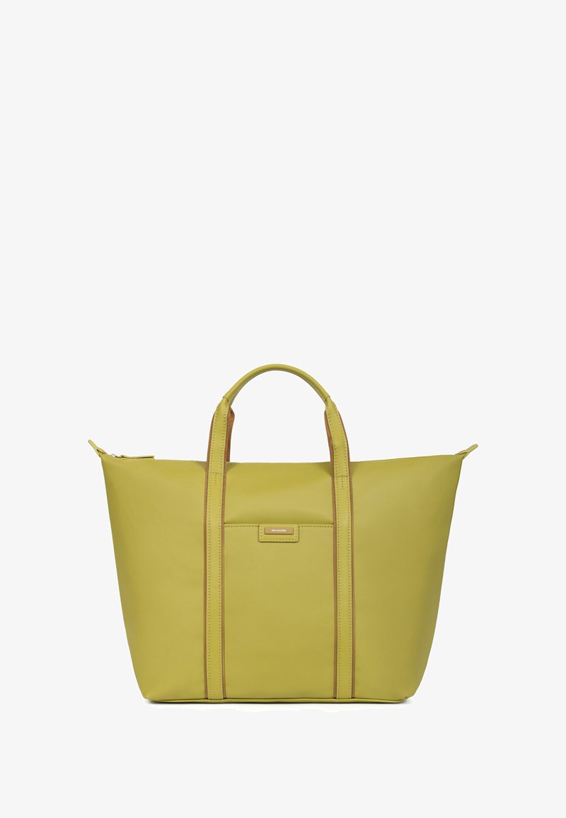 Borsa tote giallo-verde con due manici superiori, chiusura con zip e dettagli marroni. Presenta una tasca frontale piatta e una texture liscia.