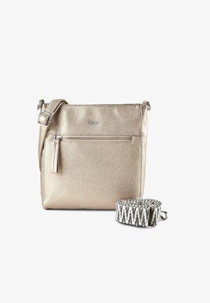 Sac bandoulière en cuir beige texturé avec poche avant zippée et sangle en tissu détachable à motif noir et blanc séparée.