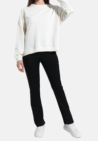 Modanisa Pantalon classique - black