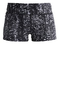 Czarne szorty z wysokim stanem, ozdobione falistym czarno-szarym wzorem, wykonane z lekkiego materiału o gładkiej teksturze.