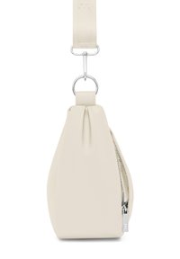 Borsa color crema con forma arrotondata a goccia. Presenta una chiusura con zip e una tracolla beige con accessori metallici argentati. Texture liscia.