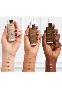 L'Oréal Paris LOT DE 2 - SÉRUM TEINTÉ REPULPANT ACCORD PARFAIT - Siero - light medium
