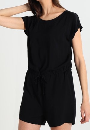 Combinaison noire à manches courtes en tissu doux, dotée d'un col rond, d'une taille élastiquée avec cordon de serrage, et d'un short à coupe décontractée.