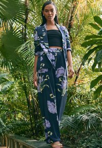 Next TALL FIT - WIDE  - Kalhoty - navy floral