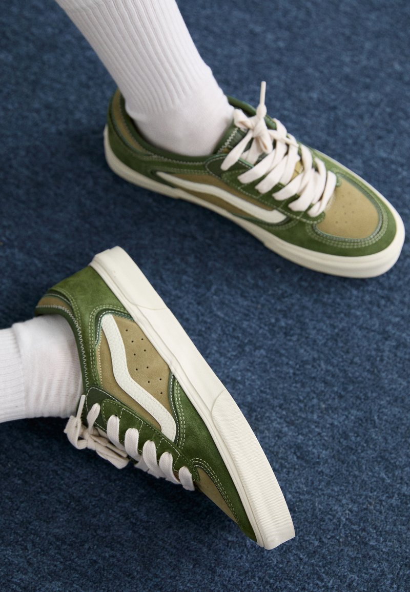 Vans ROWLEY CLASSIC UNISEX - Trainers - rifle green/green - Zalando