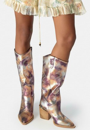 Botas camperas - morado oscuro