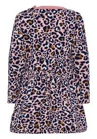 Leopardenmuster Kleid in Pink, Marineblau und Beige. Lange Ärmel, runder Ausschnitt mit Knopf im Rücken und gerafftem Rock für zusätzlichen Volumen.