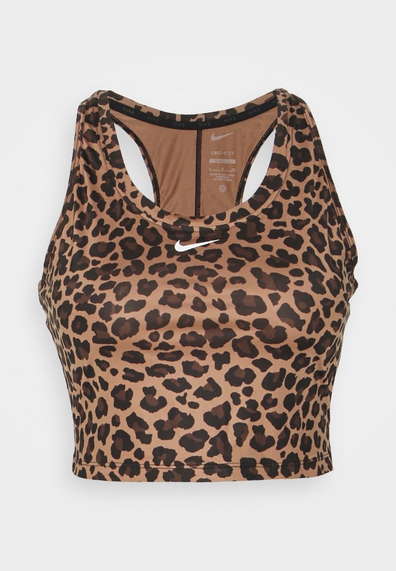 Bruin luipaardprint sportbeha met een racerbackontwerp, opvallende zwarte vlekken en een klein wit Nike-logo aan de voorkant.