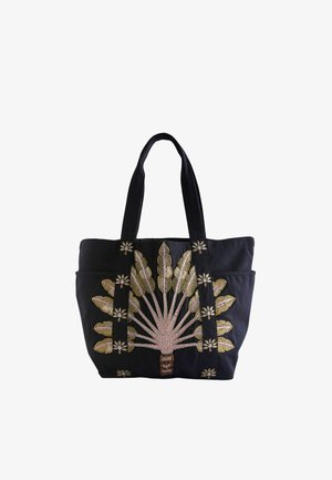 Schwarze Stofftasche mit breiten Henkeln, vorne und teilweise an den Trägern mit gold- und pink besticktem Palmenblättern.