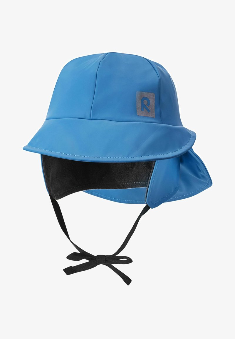 Cappello a secchiello blu impermeabile con visiera larga, finitura testurizzata, cinturino regolabile sotto il mento e una toppa grigia con logo sulla parte anteriore.