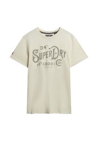 Camiseta de algodón color beige claro, con el logo "SuperDry" en gris oscuro. Mangas cortas y cuello redondo con dobladillo recto.