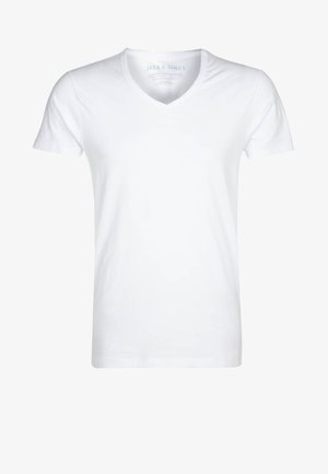 Hvid V-hals t-shirt lavet af blødt bomuld. Kortærmet, afslappet pasform og minimal syning. Ingen mønstre eller grafik.