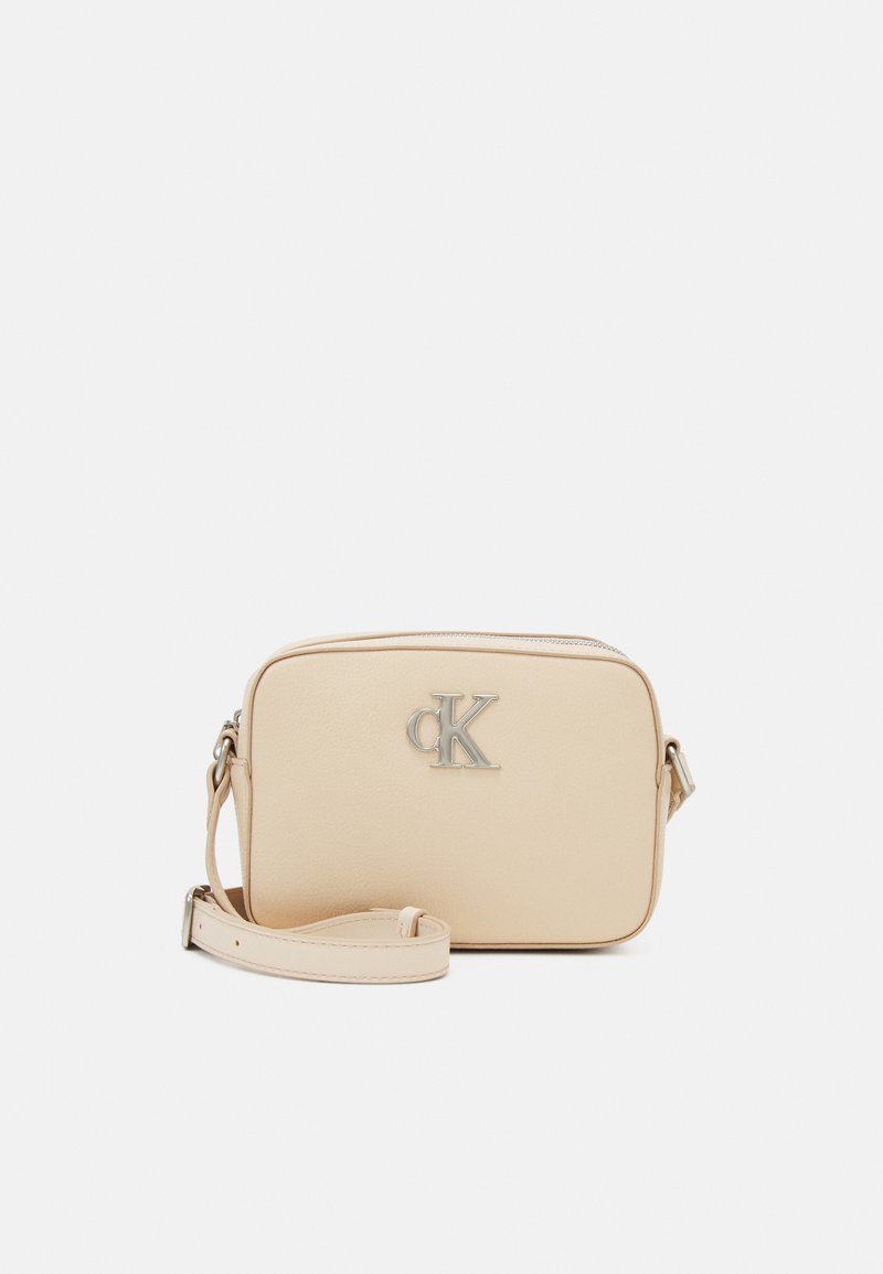 Calvin Klein Jeans MINIMAL MONOGRAM CAMERA BAG Umhängetasche muslin
