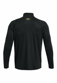 Schwarzes Langarmshirt mit hohem Kragen, aus glattem Stoff; verfügt über ein kleines grünes Logo im oberen Rückenbereich.
