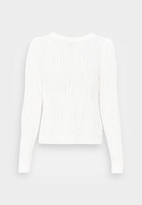 Biały dziany sweter z teksturowanym wzorem w kształcie diamentów, długimi rękawami i okrągłym dekoltem. Miękki, lekki materiał.