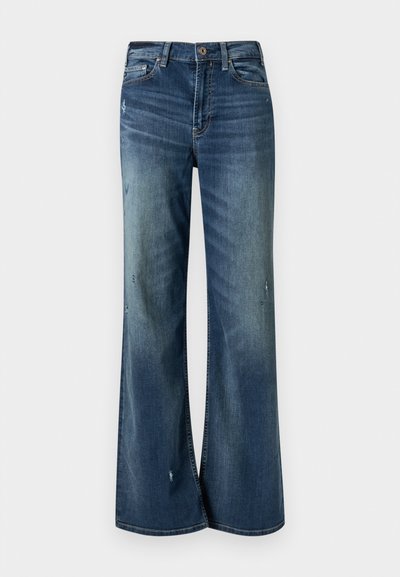 Jeans de corte ancho en azul, fabricados en denim, con un lavado desgastado, bolsillos frontales, cierre de botón y un ligero desgaste en la tela.